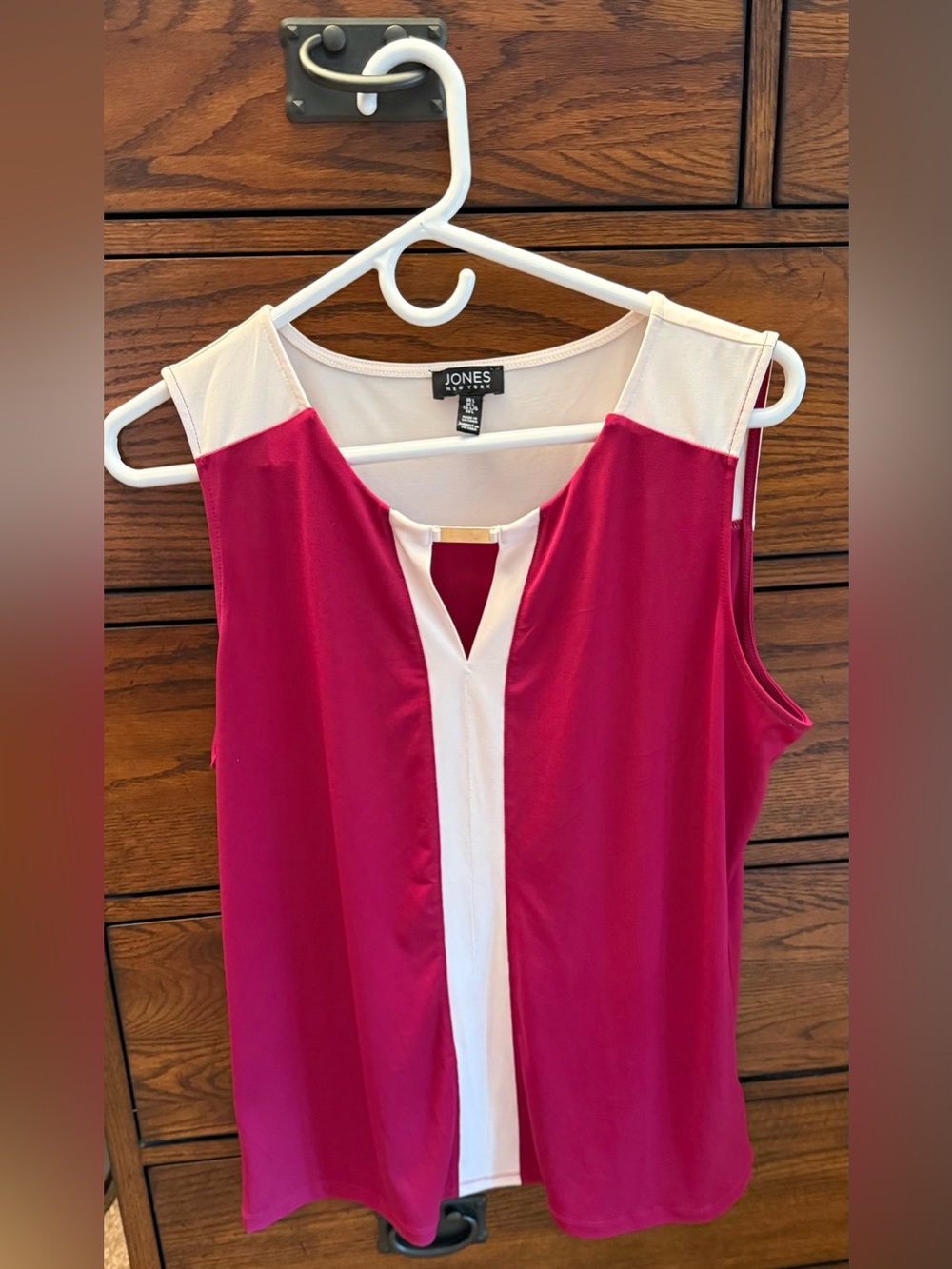 Jones New York Red and White Keyhole Sleeveless Blouse - Womens Size Large